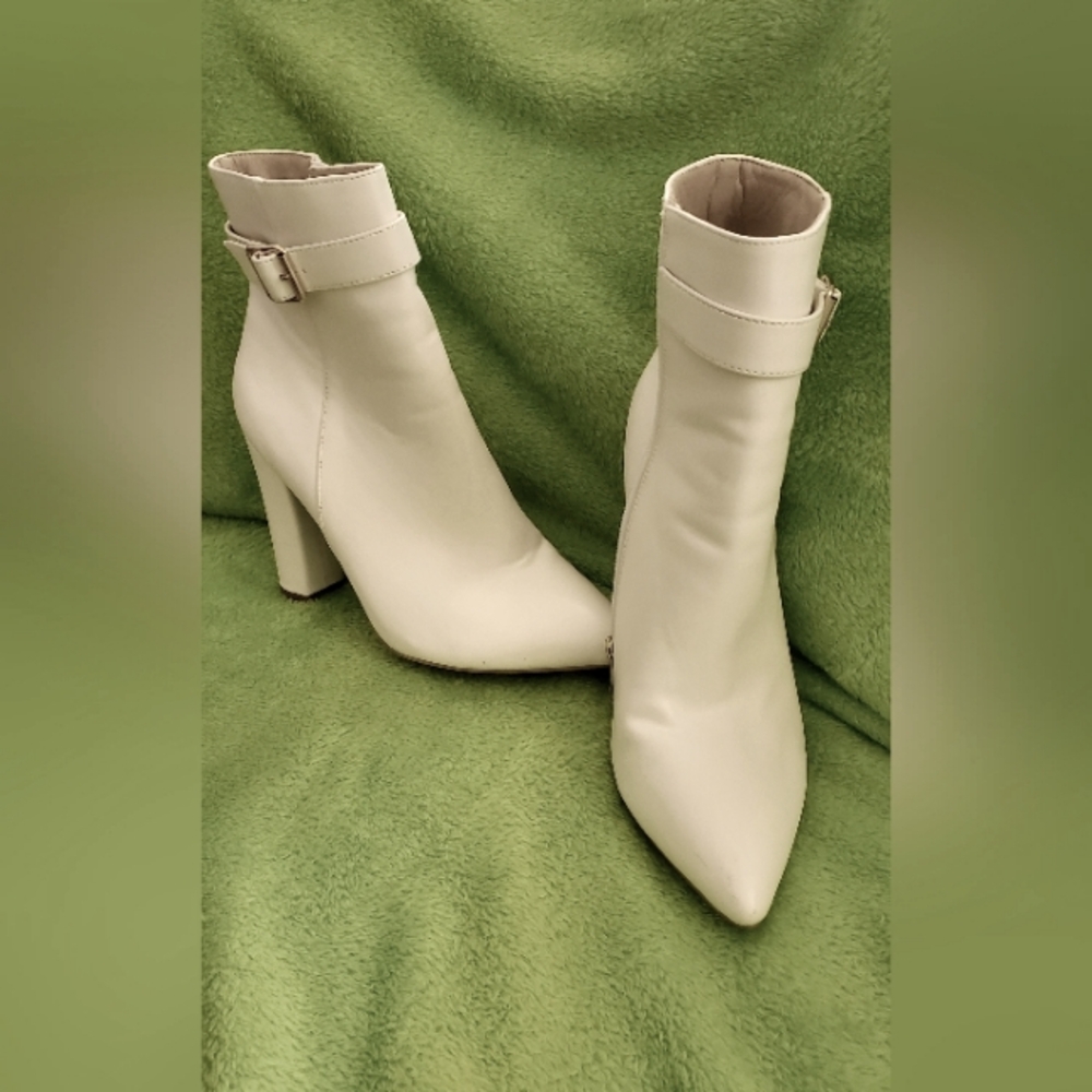 IDIFU White Ankle Boot Bootie Shoes Pointed Side Zip 4” Heel Women’s US 7.5